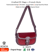Sac bandoulière portable tendance en cuir PU pour femme, petit format carré, avec couleurs contrastées et design multi-poches, idéal pour l'été