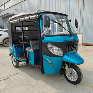 Tricycle passager entièrement motorisé 250cc, <span class=keywords><strong>moto</strong></span> à trois roues pour usage taxi avec options de moteur essence 150cc 200cc, carrosserie fermée - Product Image 1