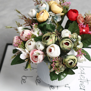 Bouquet di Fiori Artificiali in Stile Europeo, Rose Artificiali in Seta, Piccoli Mazzi di Fiori per Decorazioni Matrimoniali ed Eventi - Product Image 2