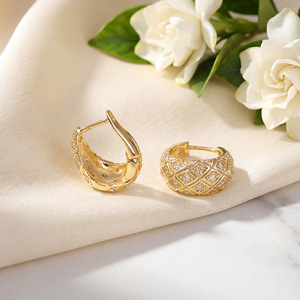 Pendientes de aro geométricos chapados en oro de 14 quilates con piedras de circonita para mujer, pendientes de cristal - Product Image 3