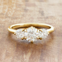 Bague de fiançailles en or massif 18 carats personnalisée avec diamant de laboratoire cultivé CVD/HPHT VVS certifié IGI, coupe ronde de 3 carats, trilogie à trois pierres