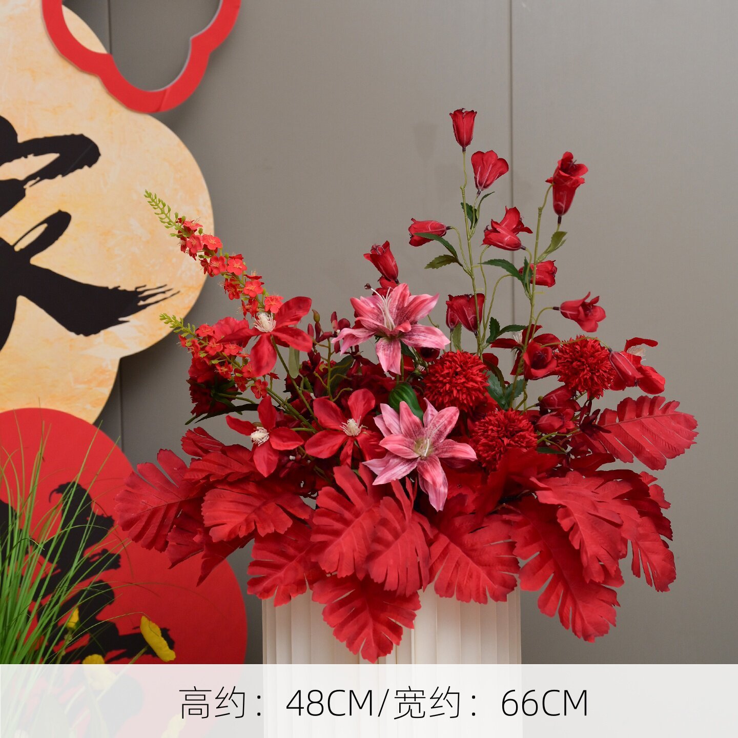 Grand arrangement de campanules rouges [fleurs uniquement]