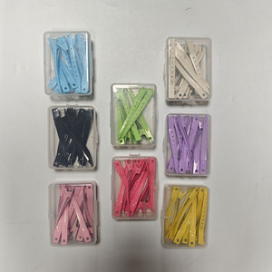 Pinzas <span class=keywords><strong>de</strong></span> Pelo <span class=keywords><strong>de</strong></span> Plástico con Logotipo Personalizado en Color <span class=keywords><strong>Caramelo</strong></span>, Pinzas <span class=keywords><strong>de</strong></span> Peluquería, Pinzas <span class=keywords><strong>de</strong></span> Seccionamiento Negras para Peinar - Product Image 4