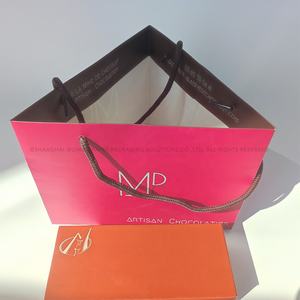 Estructura de forma Pirámide Diseño en ángulo de 3 lados Triángulo modular Triángulo escalonado Caja de forma de prisma para cumpleaños para eventos especiales - Product Image 5