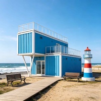 Villa modulaire préfabriquée respirante bleue à deux étages avec terrasse double toit, entrée plage et supermarché, idéale pour le bord de mer
