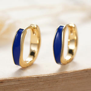 Pendientes de aro geométricos dorados, joyería de moda unisex chapada en aleación de zinc, pendientes llamativos de moda para mujeres y hombres - Product Image 3