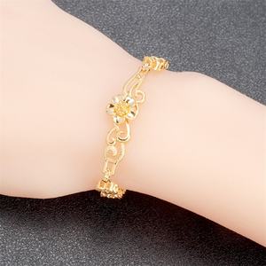Pulsera de Corazón y Flor Chapada en Oro de 24K, Diseño de Calidad, Brazalete con Dijes de Moda para Mujer, Joyería Personalizada - Product Image 5
