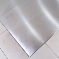 Table d'opération vétérinaire EUR VET 304 en acier inoxydable, réglage manuel de la hauteur, roulettes universelles avec freins, antirouille