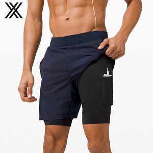 De ropa deportiva de los hombres ligeros respirables <span class=keywords><strong>gimnasio</strong></span> de entrenamiento pantalones cortos <span class=keywords><strong>dos</strong></span> capa de compresión de bolsillo cortos - Product Image 1