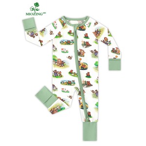 Miozing Combinaison Bébé Anti-rayures en Bambou Biologique à Double Fermeture Éclair avec Imprimé Ours de Dessin Animé pour Nouveau-né, Vente en Gros - Product Image 1