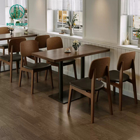 Ensemble de meubles de restaurant, café et bar moderne, table à manger carrée en bois brun avec chaise en cuir véritable et banquette