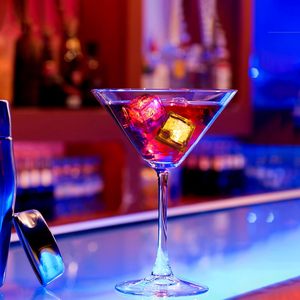 Logo personnalisé, couleur, taille, qualité alimentaire, design moderne, cube <span class=keywords><strong>de</strong></span> glace LED à 7 couleurs lumineuses activées par l'eau pour France Max & <span class=keywords><strong>Jack</strong></span>'s - Product Image 4