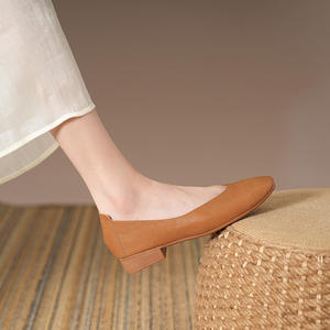 2023 <span class=keywords><strong>escarpins</strong></span> habillés à bout rond pour femmes nouveaux talons blocs à enfiler avec style plat vente au détail chaude pour chaussures de mariée au printemps - Product Image 3