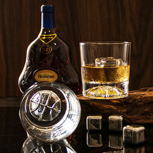 Verre à whisky créatif en forme de base de basket-ball, <span class=keywords><strong>verrerie</strong></span> à thème sportif unique et gaufrée, verre à whisky de luxe avec fond 3D pour les fans de <span class=keywords><strong>la</strong></span> NBA, cadeau - Product Image 1