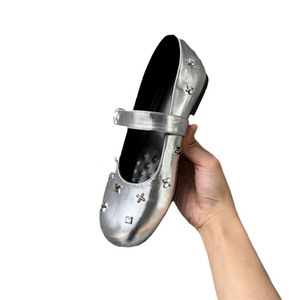 <span class=keywords><strong>Scarpe</strong></span> Mary Jane da <span class=keywords><strong>Donna</strong></span> Primaverili con Logo Personalizzato, Tacco Basso, Punta Rotonda e <span class=keywords><strong>Borchie</strong></span> Metalliche, Argento, per Esterni - Product Image 5