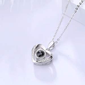 <span class=keywords><strong>Romantique</strong></span> Couples Bijoux Kolye Argent Personnalisé <span class=keywords><strong>Photo</strong></span> 100 Langues Je T'aime Projection Collier pour Femmes - Product Image 5