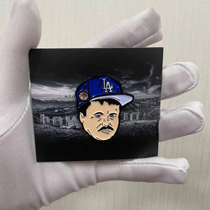 Индивидуальная Высококачественная оптовая продажа, Лидер продаж, синие булавки в виде шако, мягкая эмалированная рамка - Product Image 1