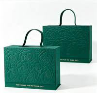 Boîte cadeau rigide de luxe en papier, imprimée quadricolore, avec poignée et fermeture magnétique à rabat, motif rose gaufrée, recyclable, pour mariage