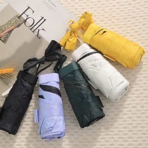 Parapluie portable mini format carte, imprimé UV, avec poches à rabat et 6 baleines, protection solaire 40% vinyle, idéal jours ensoleillés et pluvieux, pour dropshipping - Product Image 2