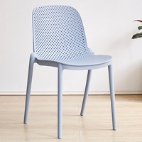 Chaise de salle à manger en plastique PP perforé, empilable, pour terrasse, balcon, salle de réunion, bistrot - Vente en gros