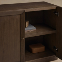 Magnifique meuble TV vintage américain à 4 portes, en chêne vieilli foncé, style Arhau, grand buffet de rangement de luxe traditionnel