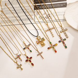 Collar de Cruz de Acero Inoxidable, Chapado en Oro de 18k, con Diamantes de Colores, Estilo Europeo, Colgante Ajustable - Product Image 3