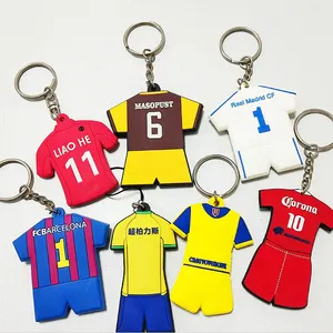 Toptan futbol takımı üniforma anahtarlık yapımcısı kişiselleştirilmiş anahtarlık özel Logo yumuşak Pvc kauçuk T Shirt anahtarlık anahtarlık