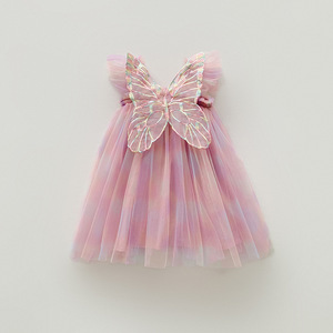 Grenzüberschreitendes Regenbogen-Flügeln Netz Mädchenkleid 2024 Sommer fliegende Ärmel Baby-Prinzessenkleid flauschiges Kleid