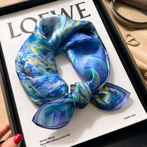 Écharpes carrées <span class=keywords><strong>de</strong></span> luxe vintage en soie 100% à imprimé floral pour femmes, accessoires fantaisie pour le cou, vente en gros - Product Image 4