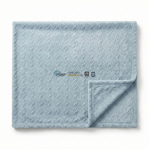 Couverture de luxe en velours jacquard 3D avec logo brodé, jeté personnalisé pour l'image de marque des hôtels de luxe - Product Image 1