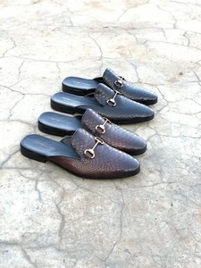 Mules en cuir incroyables, confortables et plates pour l'<span class=keywords><strong>été</strong></span>, l'hiver et le printemps - Fermeture souple et facile à enfiler avec motif uni, style durable - Product Image 4