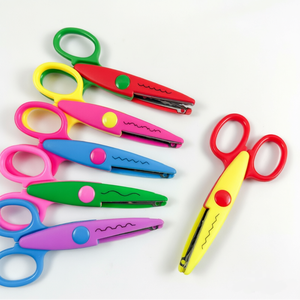 กรรไกรตกแต่งขอบพลาสติกสีสันสดใสคุณภาพสูง ชุดกรรไกรงานฝีมือที่ปลอดภัยและทนทาน สำหรับงาน DIY สมุดภาพ การ์ด และงาน Scrapbooking - Product Image 2
