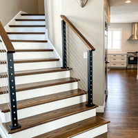 Poteau de balustrade à câble en acier inoxydable sur mesure, à montage supérieur au sol, avec main courante en bois pour la construction de terrasses en bois