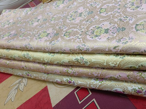 Tissu de brocart multicolore en soie Kimkhab - Product Image 2