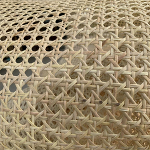 Rouleau de tressage en rotin tissé à la main, matériau en cane naturelle, motif hexagonal pour meubles et décoration - Product Image 1