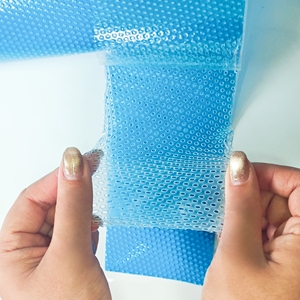 Rouleau de gel de silicone auto-adhésif transparent perforé de qualité industrielle, respectueux de la peau, pour pansements - Product Image 4