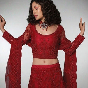 Lehenga Choli pour femmes indiennes et pakistanaises de haute qualité pour les événements traditionnels et les fêtes nuptiales prix de gros - Product Image 2