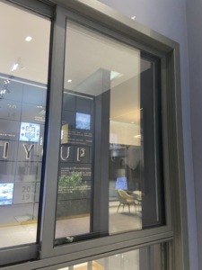 <span class=keywords><strong>Finestra</strong></span> <span class=keywords><strong>Scorrevole</strong></span> in Alluminio DERCHI con Motivo a Ponte Rotto, Insonorizzata e Antivento, Porte Moderne per Interni di Case - Product Image 4