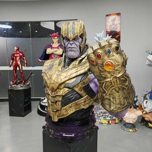 Statue de Thanos grandeur nature en résine, sculpture 1:1 de la Gauntlet de l'Infini Marvel avec base LED pour présentation en centre commercial - Product Image 1