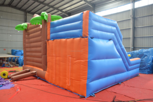 Castillo Inflable Comercial con Tobogán y Zona de Saltos, Diseño de Tienda Pirata Tropical, Temática Isla del Tesoro para Niños - Product Image 3