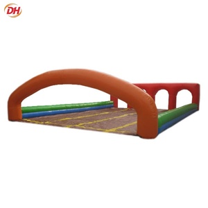 Parcours d'obstacles gonflable personnalisé pour événements extérieurs, jeu de football multijoueur pour location et exploitation en parc - Product Image 1