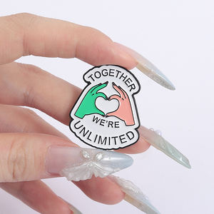 灵感来自电影爱好者珐琅别针匹配心形胸针翻领徽章珠宝礼物给粉丝朋友散装 - Product Image 4