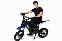 Vélo tout-terrain électrique haute performance pour la course, avec freins à disque hydrauliques et transmission par chaîne