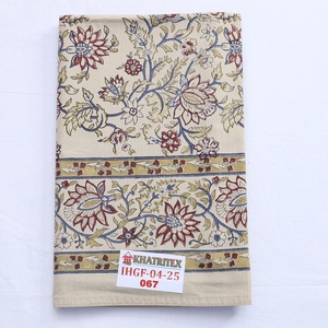 Drap de lit en coton biologique imprimé à la main avec un tissu doux et écologique fabriqué avec des teintures naturelles, parfait pour les hôtels de luxe - Product Image 3