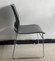 Chaise de formation empilable sans accoudoirs, structure en plastique et acier, pour réception, réunion, salle de classe, lecture, conférence - Design simple