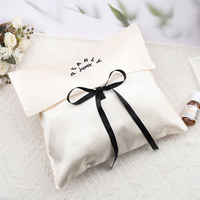 Pochette en satin personnalisée avec logo, fermeture à ruban noir, sac de rangement en satin doux pour vêtements, bijoux, cosmétiques