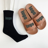 Claquettes de créateur classiques avec chaussettes en polyester, sandales unisexe pour femme, grandes tailles, en caoutchouc, sandales de plage en EVA, claquettes de luxe en PVC, Royaume-Uni