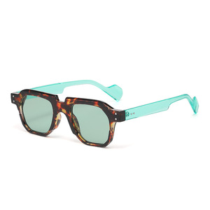 Gafas de Sol de Moda con Degradado, para Hombre y Mujer, Versátiles, Retro, de Verano, con Protección UV400, Montura Cuadrada Completa de PC, Anti-UV, Cómodas, Venta al Por Mayor - Product Image 2