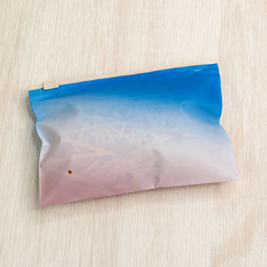 ถุงใส่เสื้อผ้าแบบไล่สีตามสั่ง ถุงพลาสติกใส่เครื่องสำอาง ถุงซิปล็อคสำหรับเสื้อผ้า ถุงซิปแบบฝ้าสำหรับธุรกิจขนาดเล็ก - Product Image 5
