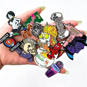 Broches de col en métal émaillé <span class=keywords><strong>Sailor</strong></span> <span class=keywords><strong>Moon</strong></span>, 6000 types de badges et broches à logo, OEM ODM, 1 pièce par sac OPP - Product Image 4